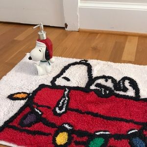 Snoopy Christmas 🎄 soap dispenser and rug